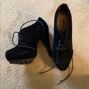 DOLLHOUSE “EMOTION” FAUX SUEDE BOOTIES SIZE 6.5